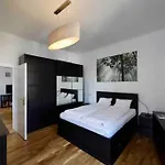 Spacious 1 Bedroom City Apartment Belvedere