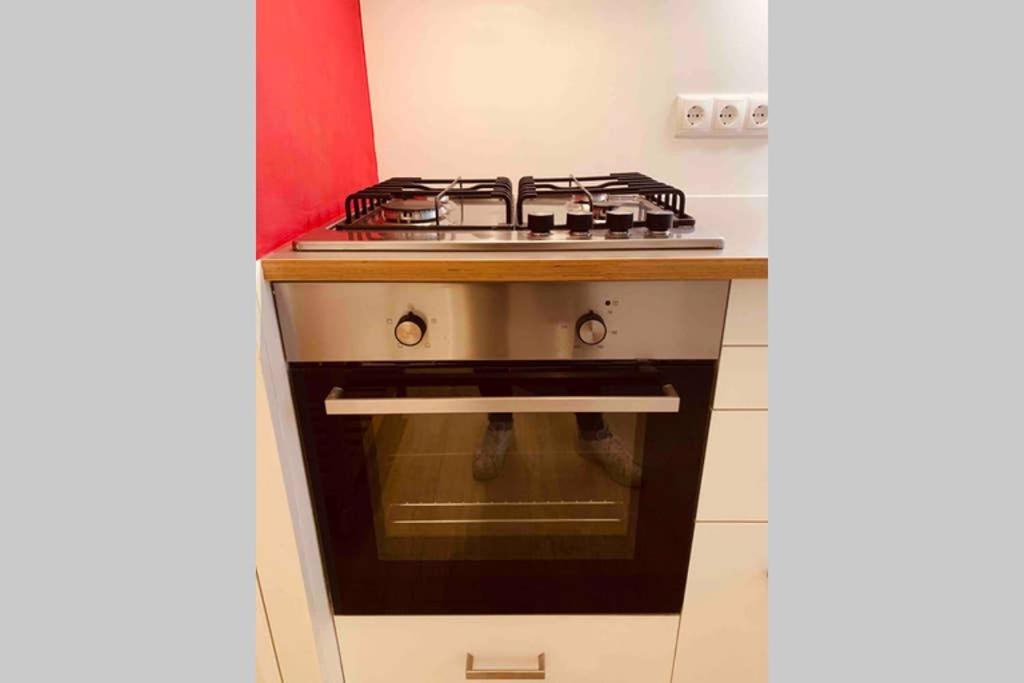 Spacious 1 Bedroom Belvedere Apartment *